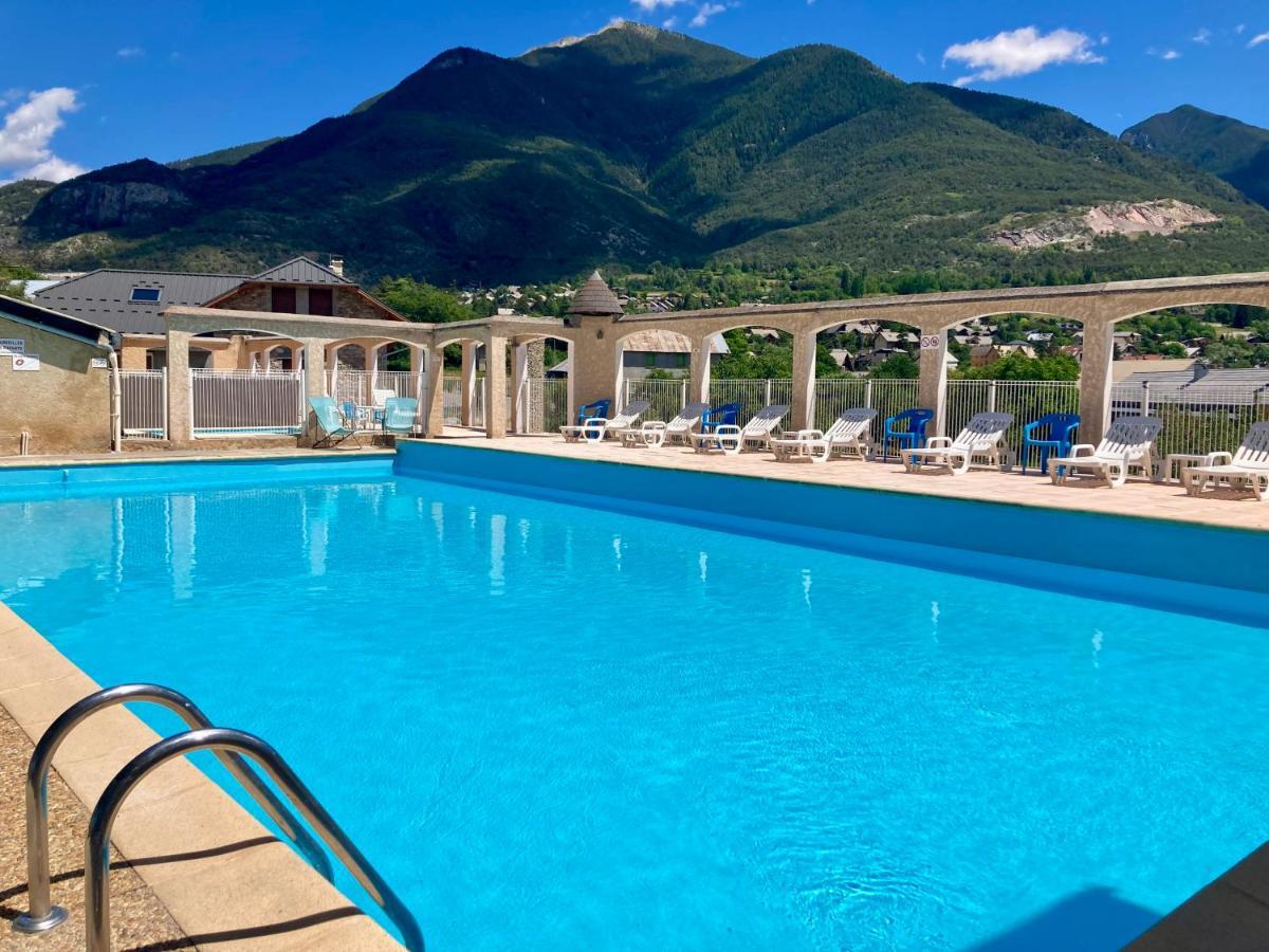 Le Catinat Fleuri Hotel Guillestre Exterior photo