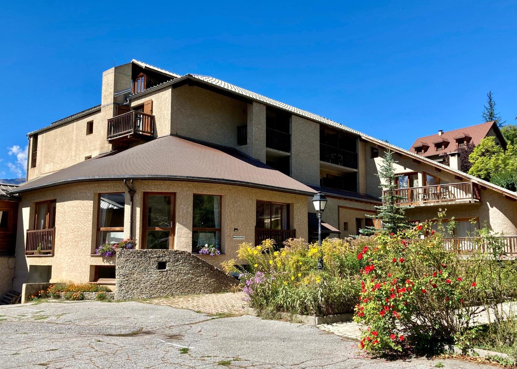 Le Catinat Fleuri Hotel Guillestre Exterior photo