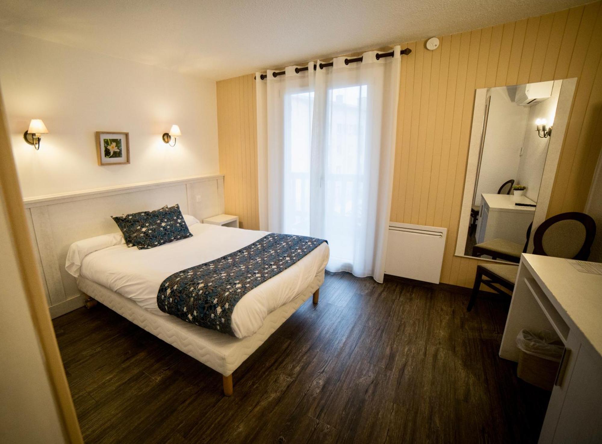 Le Catinat Fleuri Hotel Guillestre Exterior photo